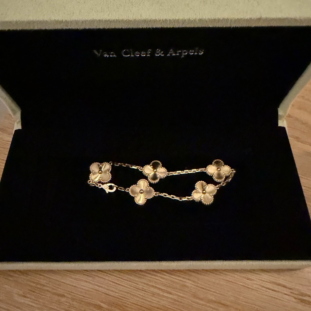 Van Cleef & Arpela Bracelet Alhambra Guilloche 18k yellow Gold 5 Motifs Bracelet